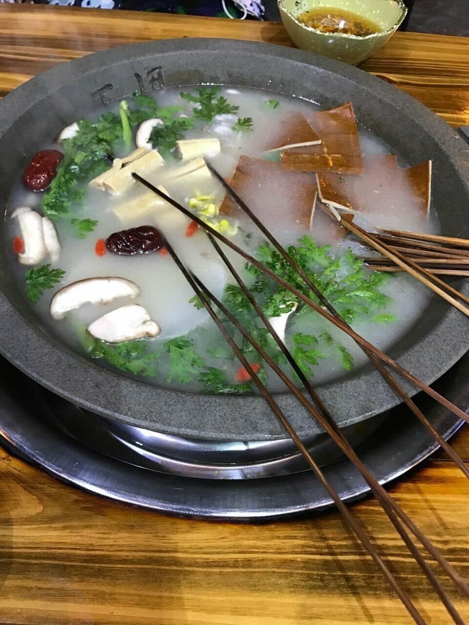 石锅鱼店小红书种草指南：让食客主动帮你打广告